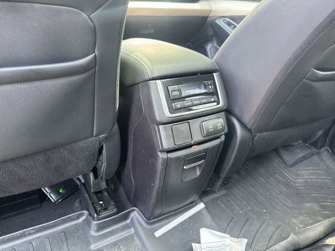 Used 2022 Subaru Ascent Limited w/ Technology Package image 19