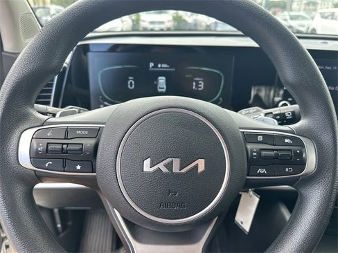 Used 2023 Kia Sportage LX image 18
