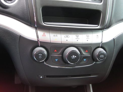 Used 2016 Dodge Journey SE w/ Flexible Seating Group image 18