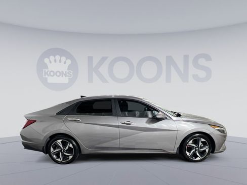 Used 2023 Hyundai Elantra SEL w/ Convenience Package image 8
