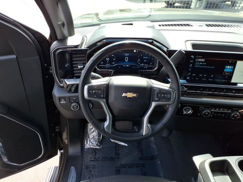Used 2023 Chevrolet Silverado 1500 LT AWD/4WD image 14