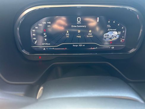 Used 2024 GMC Yukon XL AT4 w/ Technology Package AWD/4WD image 16