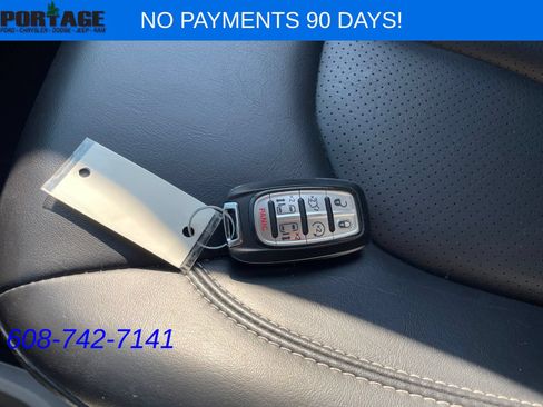 Used 2023 Chrysler Pacifica Touring-L FWD image 23