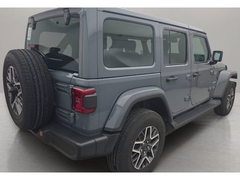 Used 2024 Jeep Wrangler Unlimited Sahara w/ Dual Top Group AWD/4WD image 3