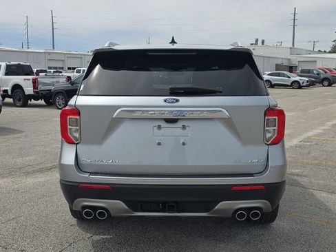 Used 2023 Ford Explorer Platinum w/ Technology Package AWD/4WD image 4