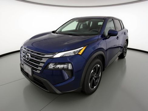 Used 2025 Nissan Rogue SV image 3