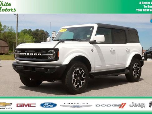 Used 2025 Ford Bronco Outer Banks AWD/4WD image 1