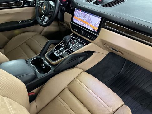 Used 2019 Porsche Cayenne image 16