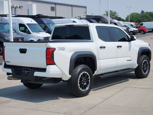 Used 2025 Toyota Tacoma TRD Off-Road AWD/4WD image 38