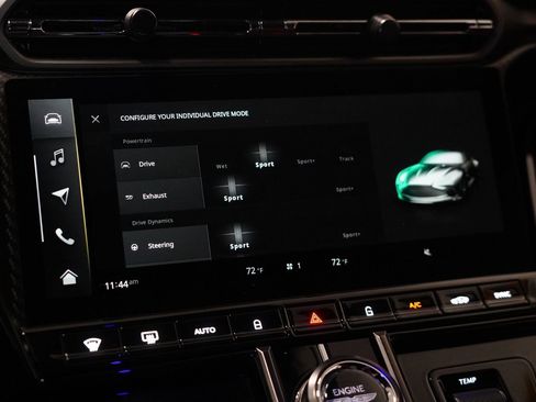 Used 2025 Aston Martin V8 Vantage Coupe image 23