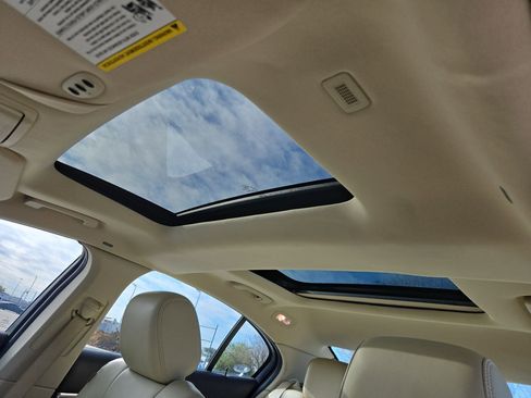 Used 2014 Lincoln MKS w/ Equipment Group 101A image 16