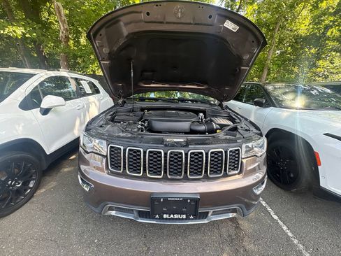 Used 2017 Jeep Grand Cherokee Limited AWD/4WD image 6