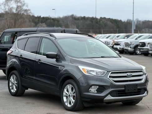 Used 2018 Ford Escape SE w/ SE SYNC Package image 37