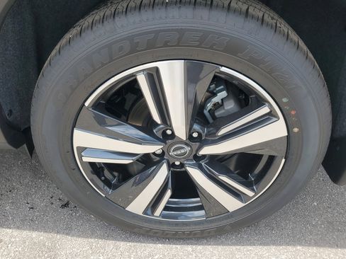 New 2025 Nissan Rogue SL w/ SL Premium Package image 7