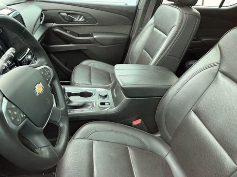 Used 2023 Chevrolet Traverse High Country FWD image 12