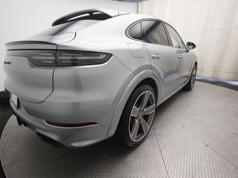 Certified 2023 Porsche Cayenne GTS AWD/4WD image 5