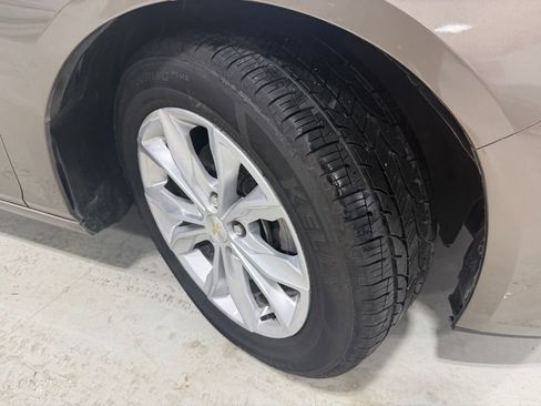 Used 2020 Chevrolet Malibu LT FWD image 17