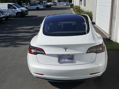 Used 2018 Tesla Model 3 Long Range RWD image 13