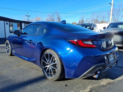 Used 2023 Toyota GR86 Coupe 2D image 4