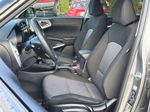 Used 2023 Kia Soul LX w/ LX Technology Package image 15