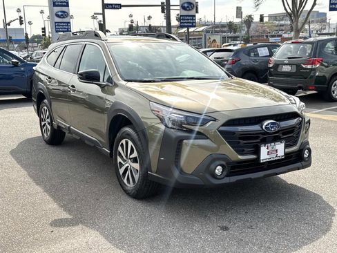 Used 2025 Subaru Outback Premium image 3
