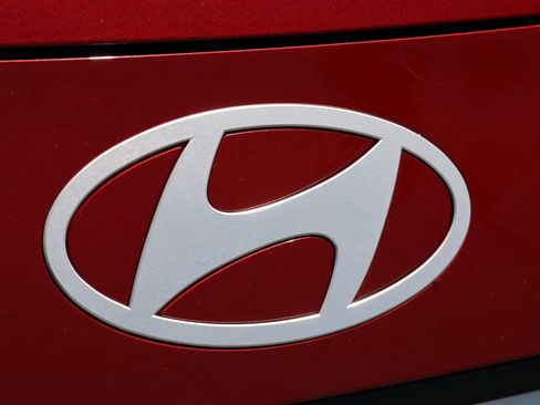 Used 2024 Hyundai Elantra Limited FWD image 10
