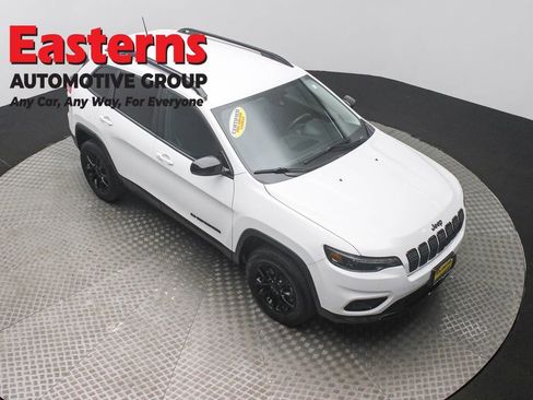 Used 2023 Jeep Cherokee Altitude Lux image 3