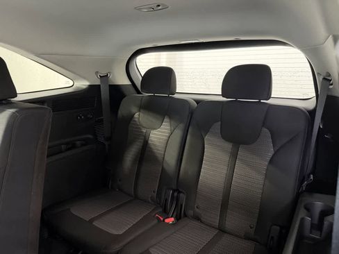 Used 2023 Kia Sorento LX image 12