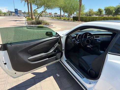 Used 2011 Chevrolet Camaro SS RWD image 8
