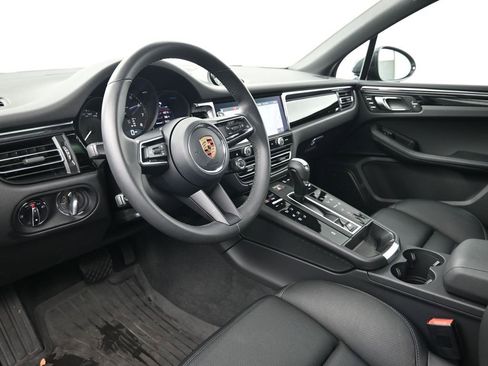 Used 2026 Porsche Macan image 4