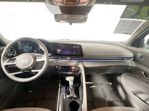 Used 2024 Hyundai Elantra SEL FWD image 30