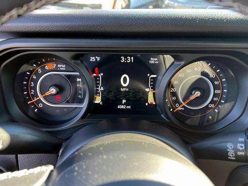 Used 2025 Jeep Wrangler Sport S image 22