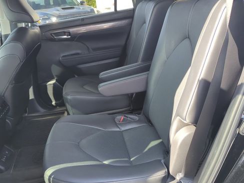 Used 2023 Toyota Highlander Limited image 26