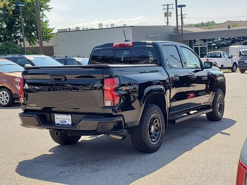 Used 2024 Chevrolet Colorado W/T w/ WT Convenience Package II AWD/4WD image 5