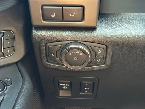 Used 2018 Ford Expedition XLT w/ Equipment Group 202A AWD/4WD image 36
