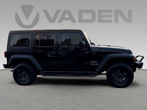 Used 2018 Jeep Wrangler Unlimited Sport w/ Connectivity Group image 5