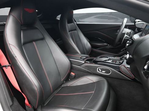 Used 2021 Aston Martin V8 Vantage Coupe image 20