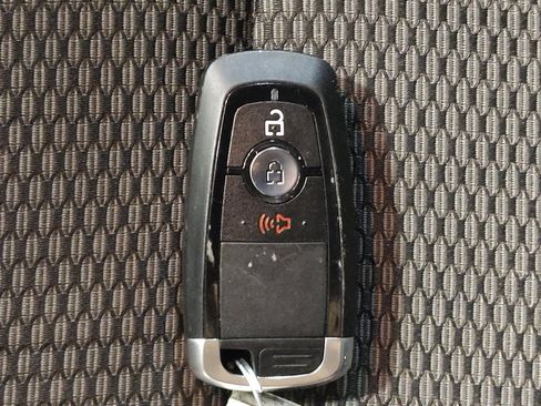 Used 2018 Ford Explorer XLT image 32