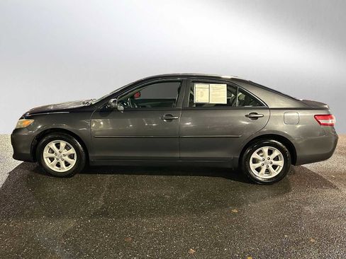 Used 2011 Toyota Camry LE image 6