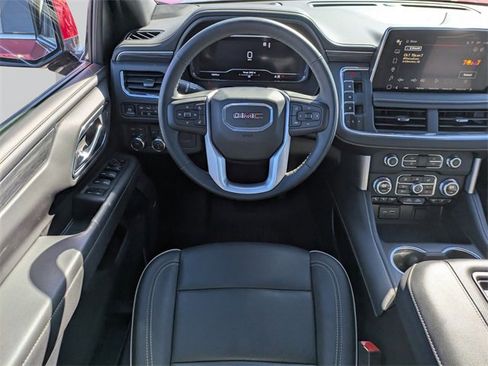 Used 2024 GMC Yukon SLT w/ SLT Luxury Package image 18