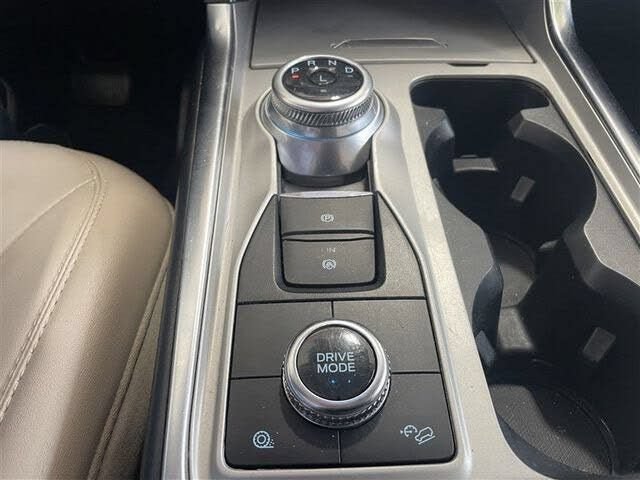 Used 2022 Ford Explorer XLT w/ Equipment Group 202A AWD/4WD image 18