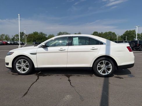 Used 2018 Ford Taurus SEL w/ Equipment Group 201A FWD image 12