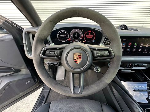 Certified 2025 Porsche Cayenne GTS image 18