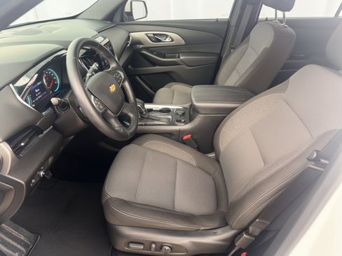 Used 2023 Chevrolet Traverse LT FWD image 5