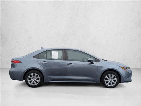 Used 2022 Toyota Corolla LE image 4