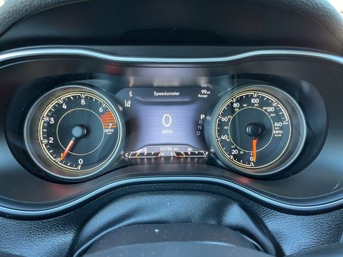 Used 2023 Jeep Cherokee Altitude Lux image 9