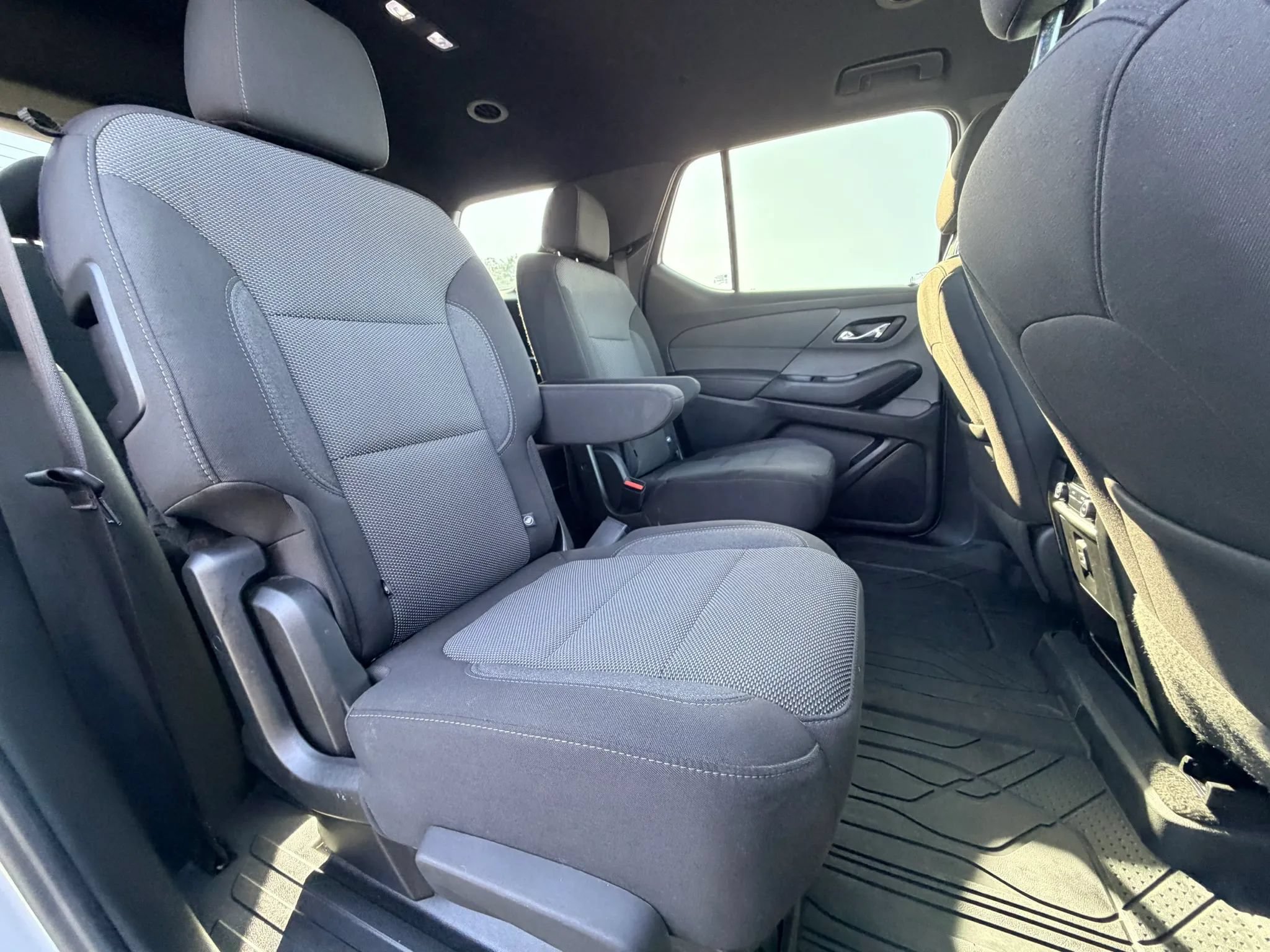 Used 2023 Chevrolet Traverse LT FWD image 25