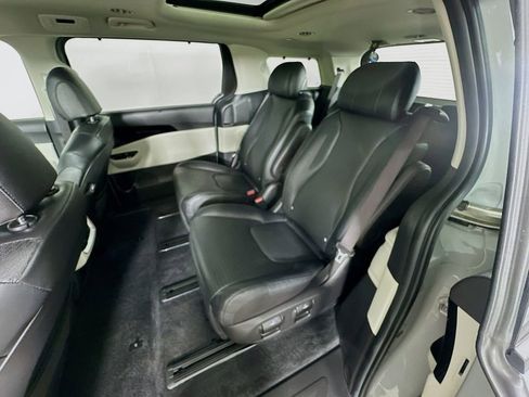 Certified 2024 Kia Carnival SX Prestige image 32