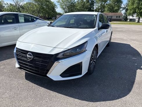 Used 2025 Nissan Altima 2.5 SV FWD image 4