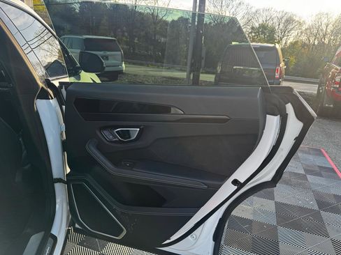 Used 2022 Lamborghini Urus image 40
